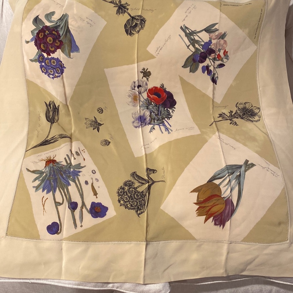 The Metropolitan Museum of Art silk scarf 🧣 Botanical 🌺 hand printed in Italy